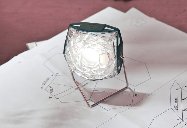 Solarlampe Little Sun Diamond mit Standfuß